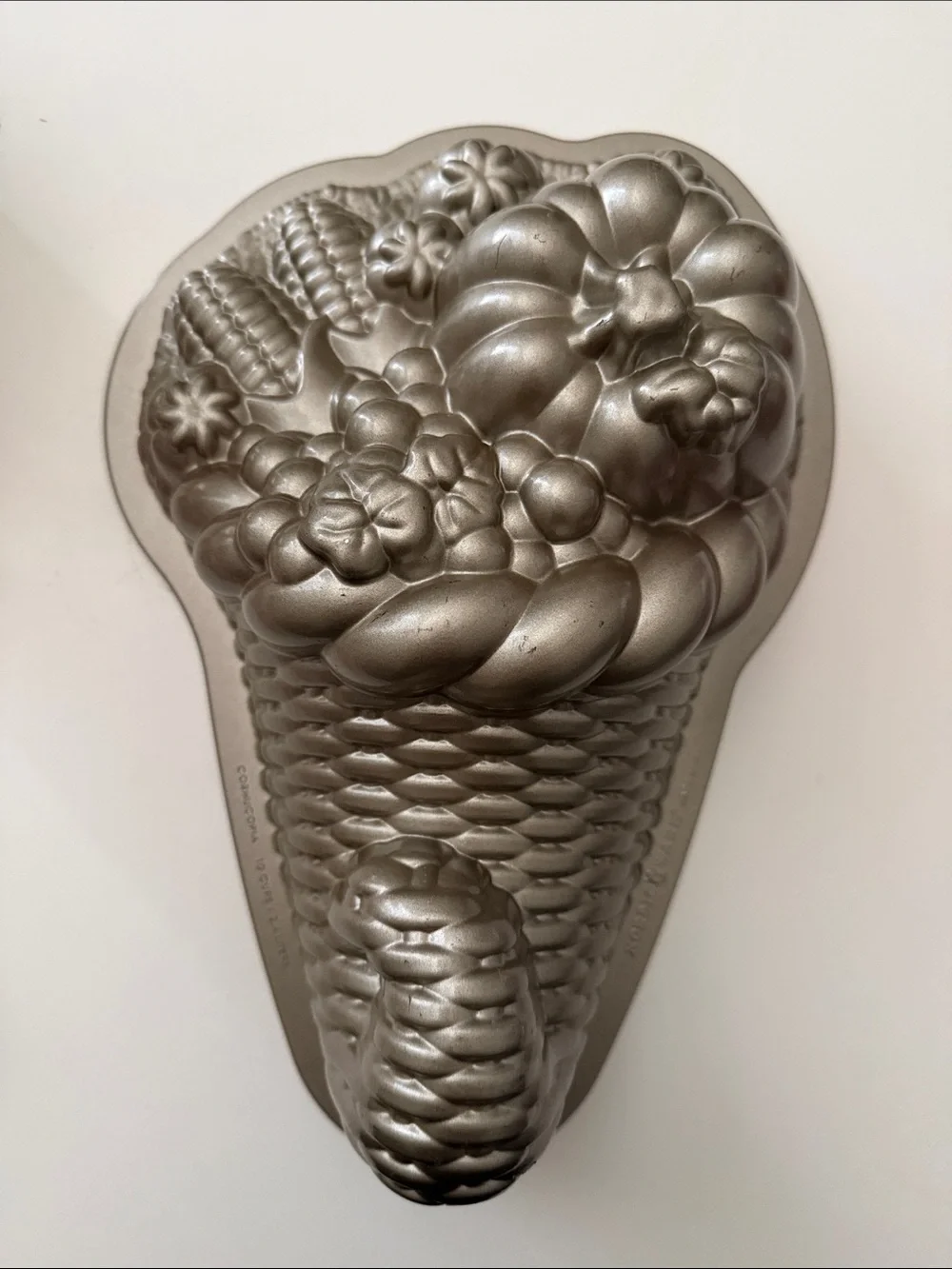 2010 Retired Nordic Ware 10 Cup Cornucopia (Horn of Plenty) Cast Aluminum Pan